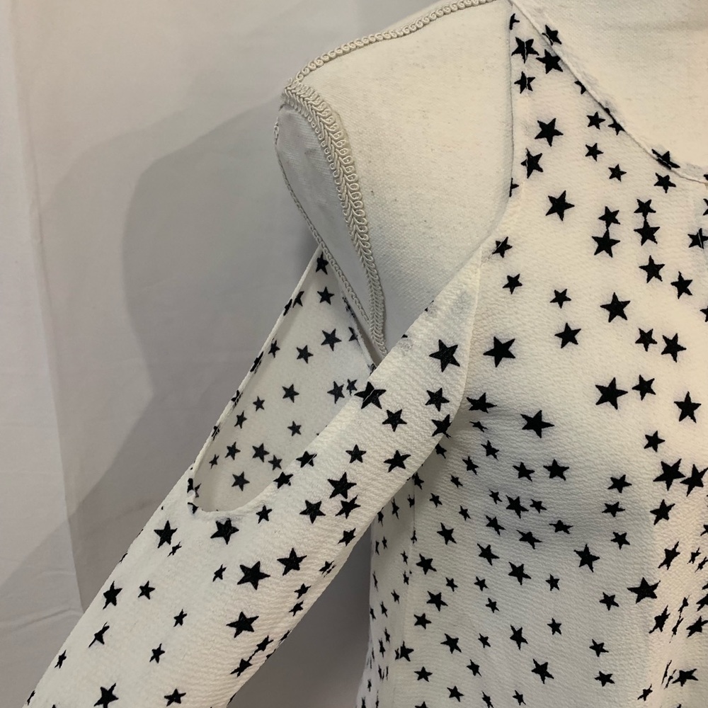 Seven Sisters cold shoulder star print top - Picture 5 of 7
